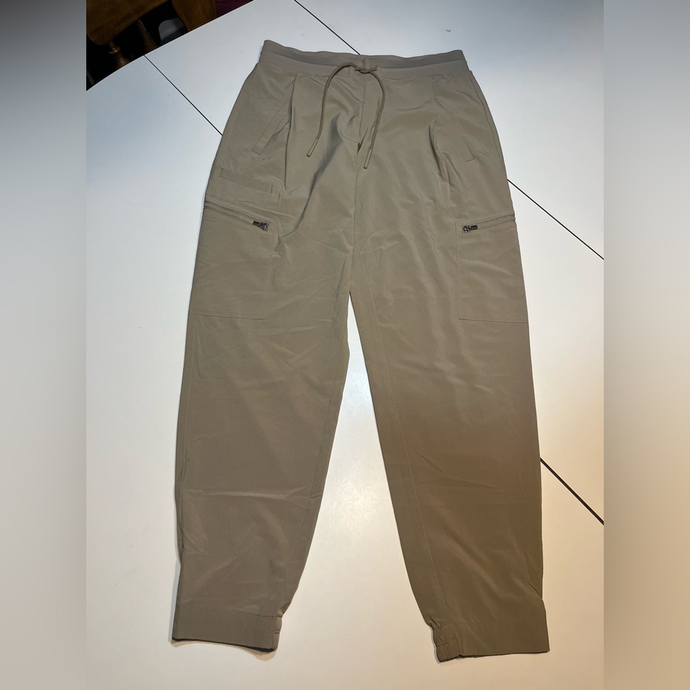 Athleta size 4 Go Far Travel Pant khaki like new
